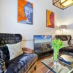 Finest Retreats - Hampstead Village House